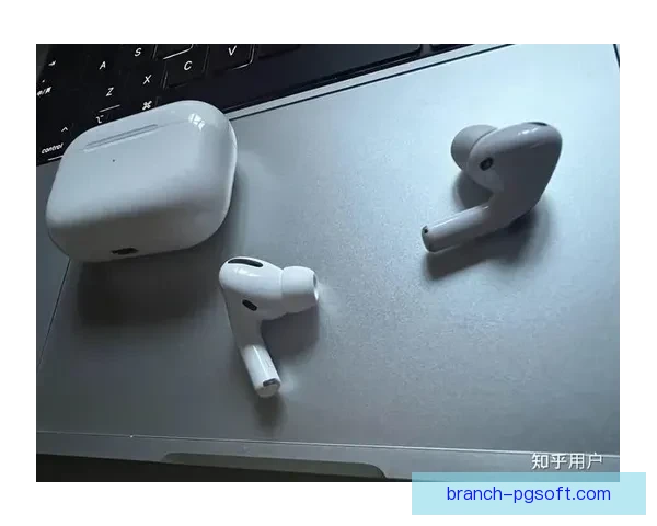 世界杯官方发布全新实时翻译耳机球迷跨语种交流进入无障碍新时代